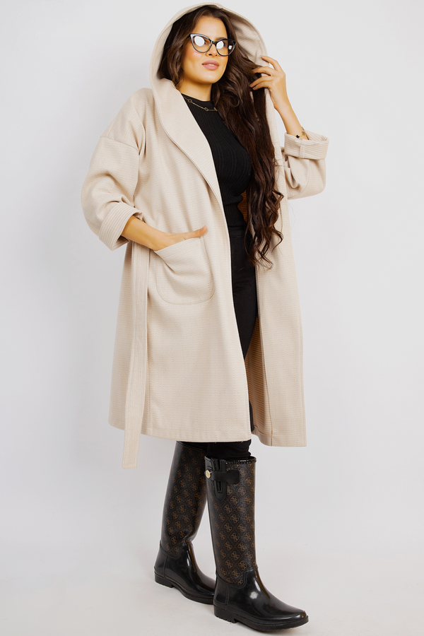 Elegant, Long Coat With a Relaxed Fit - Beige