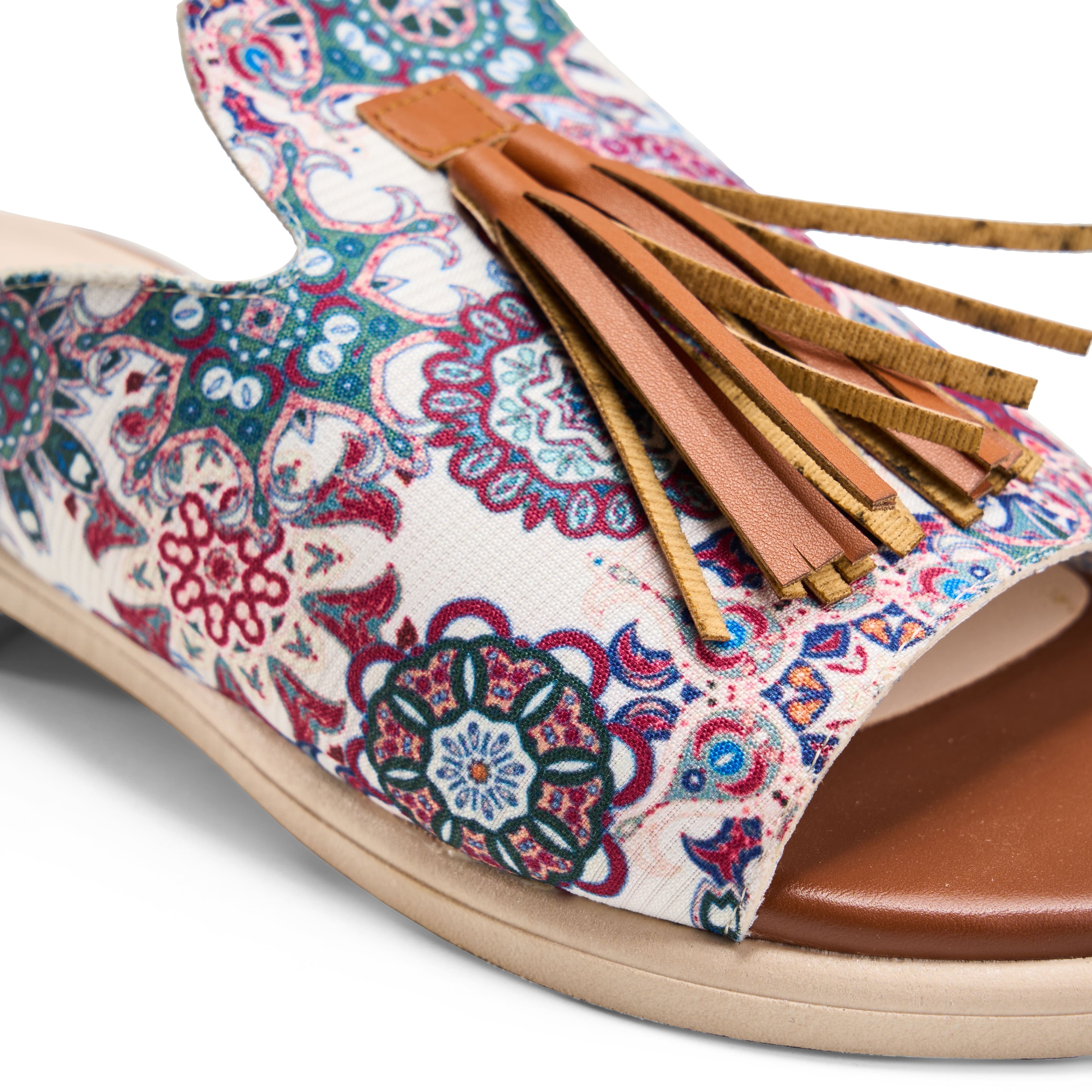 Ornate Eyelet Pointed Pumps - havan