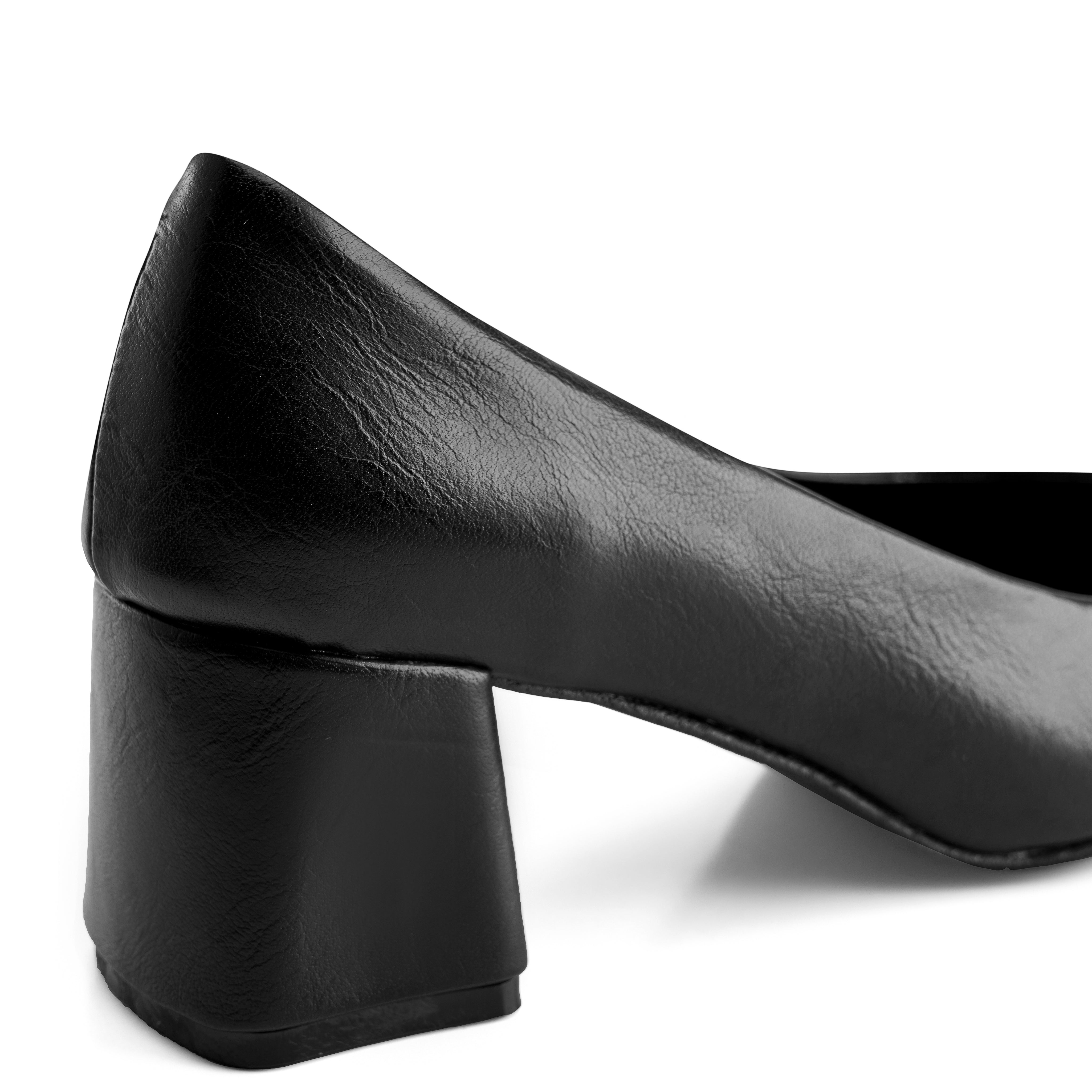 Mid-Heel Pointed Pump - Black