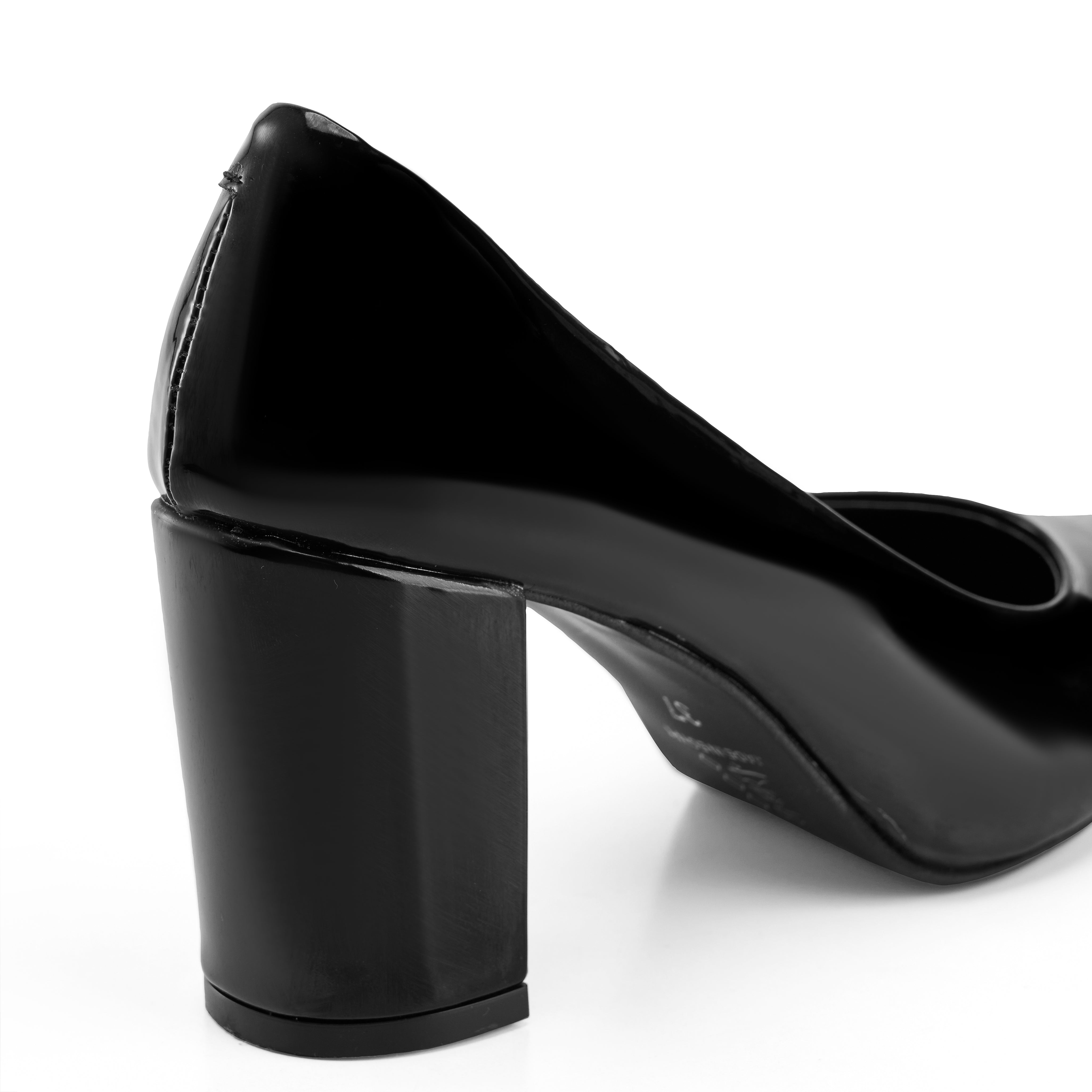 Classic High-Vamp Pump - Black Mirror